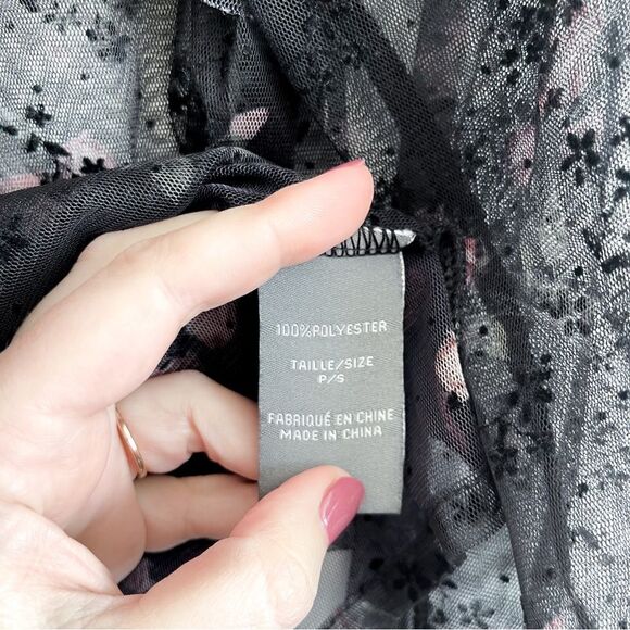 Suzy Shier Floral Blouse Sheer Black Flocked Ruffled Elastic Cuff Women's S - Picture 5 of 9